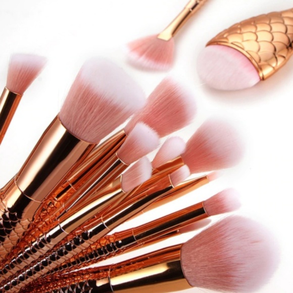 NEW Korean! 11Pcs Mermaid Makeup Brushes Set - Picture 2 of 3
